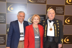 José Carlos, Rita Minami e Prof. Dr. Mario Carlos Beni