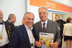 José Carlos  entrega ao ex-presidente da República Fernando Henrique Cardoso um exemplar da Revista Empresas do Vale