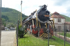 locomotiva Baldwin, exposta em frente à estação ferroviária de Bananal