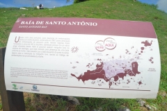 Placa de identificaão da Baía de Santo Antonio