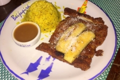 peixe com canela, arroz de curry, banana passada no coco com molho de tamarinado