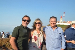 Jarbas, Silvia e Heitor, ao fundo o Farol do Cabo da Roca, em Portugal