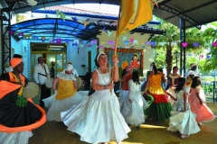 Escola de Congo de São Benedito do Erê fazendo uma apresentação da cultura brasileira