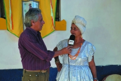 Gonçala da Conceição Cabral Fernandes participando de uma entrevista