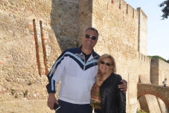 Fabio e Christiane, ao fundo a torre do Castelo de São Jorge