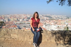 Fernanda Dutra, posa na mureta do Castelo de São Jorge