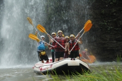 Nosso grupo iniciando o passeio de bote, descendo o rio