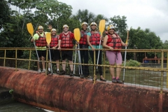 O grupo posa antes de iníciar o raffting. Ama grande aventura