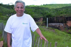 José Carlos em frente a Cachoeira Véo de Noiva (MT)