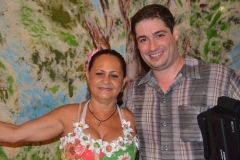 Domingas Leonor da Silva (uma das fundadora do Grupo de Dança Flor Ribeirinha) e Tiago (cinegrafista)