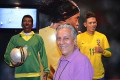 José Carlos e ao fundo, Pelé e Neymar