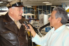 José Carlos, durante entrevista com Carlos Miranda, protagonista da série, O Vigilante Rodoviário; (12)