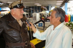 José Carlos, durante entrevista com Carlos Miranda, protagonista da série, O Vigilante Rodoviário; (15)