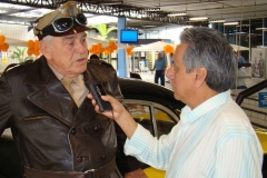 José Carlos, durante entrevista com Carlos Miranda, protagonista da série, O Vigilante Rodoviário; (9)