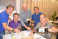 Jarbas, Heitor, Dr. Estefano, Jayme e Dr. Elisio, brindando