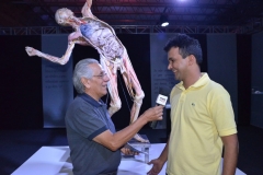 José Carlos (Diretor responsável da Revista e TV Empresas do Vale), entrevistando Suderlan Oliveira (Gerente nacional)