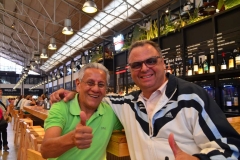 José Carlos e Fabio, na área de alimentação do Mercado da Ribeira, em Lisboa - Portugal