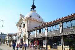 Visão da fachada do Mercado da Ribeira, em Lisboa - Portugal