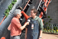 José Carlos entrevistando Gabriel Oliveira (monitor e supervisor do Museu Mundo a Vapor)