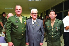 General de Brigada Furlan Neto (Comandante de Aviação do Exército), Te. Florentino Zandonadi e Ten. Cel. André Luiz de Andrade Cardoso (novo comandante da Base do Exército)