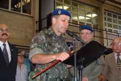 General Peternelli apresentando a  passagem de comando.com