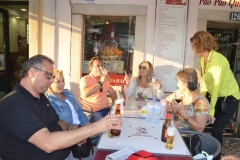 Fabio, Christiane, Jarbas, Silvia, Cristina e Ivaneti, curtindo uma boa cerveja em um barzinho