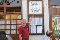 José Carlos em frente ao Restaurante João do Grão, em Lisboa - Portugal