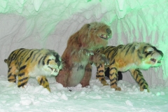 Animais da pré-história dentro do SNOWLAND, o 1º Parque de Neve das Américas - GRAMADO (RS)