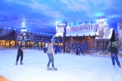 Visão da pista de patinação dentro do SNOWLAND