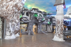 Vista interna da galeria de lojas do SNOWLAND