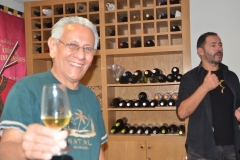 José Carlos, degustando um ótimo vinho, na Wine Shop Garrafeira - Cascais - Portugal