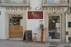 Visão da fachada  do Wine Shop - Garrafeira - Cascais - Portugal